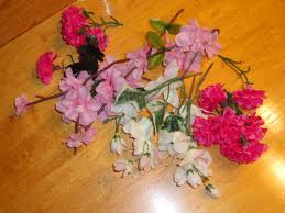 Grocery store flowers are a great and inexpensive way to sharpen your floral design skills. Dollar Tree Emandelle65