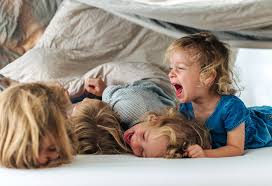 Neben kleineren spielen kann dazu etwa eine kamera zählen. 4 Grunde Fur Unscharfe Bilder Von Kindern Kinderfotografie Babyfotografie Berlin Familienfotografie Workshop Fotografie Kurs Fur Anfanger