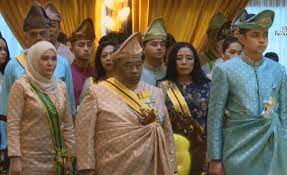 Dymm sultan salahuddin abdul aziz dan dymm tuanku siti aishah. Warisan Raja Permaisuri Melayu January 2019