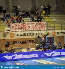 He currently plays as side attacker for trentino volley. Osmany Juantorena Bei Der Ausfuhrung Eines Grossartigen Aufschlagssprunges Redaktionelles Stockbild Bild Von Gespielt Liga 141171584
