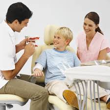 Wann sollten kinder das erste mal zum zahnarzt oder zur zahnärztin? Zahnarztbesuch So Hat Ihr Kind Keine Angst Vor Dem Bohrer Elternwissen Com