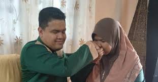 Dato' sri najib telah menang dengan mendapat undi sebanyak 36262 menewaskan calon lawan khairul anuar bin ahmad zainudin daripada pkr yang beroleh 9,798 undi. Selalu Bergurau Nak Kahwin Dua Azmi Caliph Busker Terdiam Bila Isteri Ungkit Hal Anak