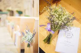 Bouts De Bancs Eglise Mariage Sur Le Theme Ble Et Lavande Les Colorieuses Wedding Planner Et L Idee Decoration Mariage Decoration Eglise Mariage Deco Mariage