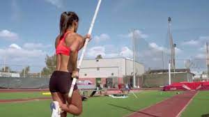 Un saut à la perche comme si vous étiez ! Allison Stokke Shows Off Terrifying Nature Of Pole Vaulting With Gopro Pole Vault Track And Field Stokke