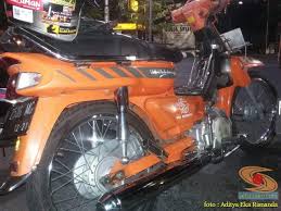 Harga kredit motor honda | dealer resmi sepeda motor honda. Penampakan Motor Jadul Honda Astrea Grand Warna Putih Mulus Alias Bulus Gans Setia1heri Com