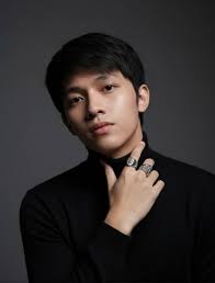 แจกพร้อมท์ เท่เท่ Handsome man Create this image with the same face,  ​Editorial fashion photograph of a stylish young man posing in a  professional setting. The focus is