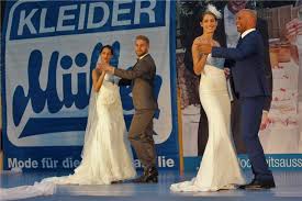 Check spelling or type a new query. Kleider Muller Prasentiert Hochzeitsmesse Vintage Style Und Chiffon Schmeicheln Brautpaar