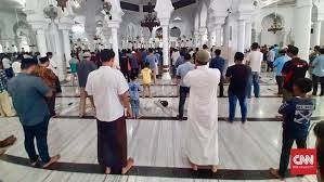 Malaysia Izinkan Salat Berjamaah Di Masjid Mulai Jumat Ini