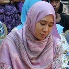 Mr anwar, now 73, first made his name as a charismatic firebrand student leader who founded malaysia's islamic youth movement, abim. Nurul Izzah Anwar Bio Family Trivia Famous Birthdays