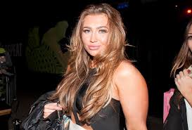 Check out full gallery with 24 pictures of lauren goodger. Lauren Goodger Baffles Fans By Sharing Selfies During Funeral