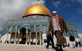 Hasil gambar untuk batu di masjidil aqsa