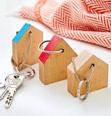 Naturliche Holz Accessoires Kinder Basteln Holz Schlusselanhanger Holz Basteln Mit Holz