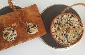 Unsere Heimischen Vogel Brauchen Im Winter Etwas Unterstutzung Von Uns Ein Gehaltvolles Und Naturliches Vogelfutter Sel Rezepte Vogelfutter Lebensmittel Essen