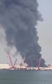 🚨Impresionante momento del impacto directo de un misil balístico de Irán  contra la sede de la Quinta Flota de los Estados Unidos en Baréin - Hasta  el momento Kuwait, Emiratos Árabes Unidos,