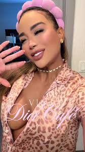 Lola Wright (@lowright)