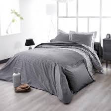 Lavable en machine à 40°c, blanchiment interdit, séchage en tambour, repassage au fer froid (110°c maximum), nettoyage à sec interdit. Parure De Lit 240x220 Cm Satin De Coton Wesley Gris Noir 3 Pieces Linnea Linge De Maison Et