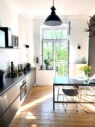 Fruhe Summervibes In Der Kuche Im Altbau Habt Ein Sonniges Ostern Altbauliebe Altbauwohnung Dielenbode In 2020 Eklektische Kuche Kuchendekoration Kuchen Design