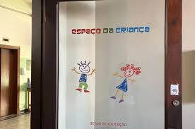 Mães estudantes ganham salas de acolhimento em universidade do Paraná