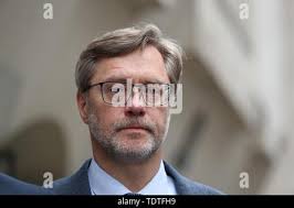 John Letts, il padre di Jack Letts, il musulmano convertito Jihadi Jack, al  di fuori del Vecchio Bailey, Londra. Sally Lane, 57, ha negato il suo  figlio poneva un 'drabbia" nonostante un