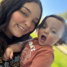 Where to find a studio for 8-month-old's photos with option to choose  pictures to buy?