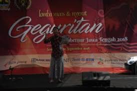 Kuwajiban kang sira lirwakake jalaran saka bodhonira, gelem ora gelelm, ora wurung kudu sira lakoni. Nyerat Geguritan Nguripi Budaya Jawa Pemerintah Provinsi Jawa Tengah