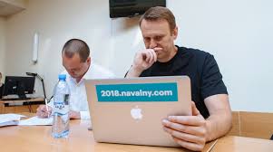По имеющейся информации, плохо оппозиционеру стало в самолете, который следовал из томска в москву. Sud Prodlil Do Konca 2020 Goda Ispytatelnyj Srok Navalnomu Gazeta Ru