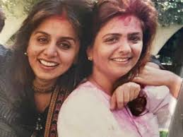 Neetu kapoor recalls her child artist days with adorable video; Pinkie Roshan Misses Rishi Kapoor Shares 30 Year Old Picture Of Holi Celebration With Neetu Kapoor Hindi Movie News Times Of India