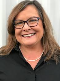 Mitzi Quinn's Instagram, Twitter & Facebook