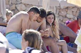 Latest on ac milan goalkeeper gianluigi donnarumma including news, stats, videos, highlights and more on espn. Football Paparazzi On Twitter Ac Milan Keeper Gianluigi Donnarumma Missed High School Final Exam To Go On Holiday In Ibiza With His Girlfriend Alessia Elefante Https T Co Ywzmdb54w7