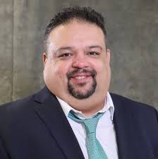 Friday Night Smackdown kicks off with Solo Sikoa accompanied by Jacob Fatu  and Jeff Cobb taking center of the ring. Solo Sikoa says he will be in The  Mens Money In The