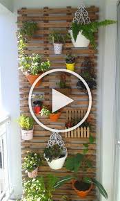 Vertical Garden Design Auf Balkon Wand Balkon Dekoration Ideen In Jedem Einzigartigen Detail Balkon In 2020 Diy Plants Decor Diy Garden Furniture Diy Garden Decor