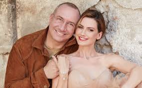 Jarabo ha pasado varias semanas en europa organizando su boda de ensueño, la cual ha preparado minuciosamente en complicidad con su novio. 4n6oz1hmlhg Hm