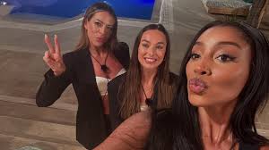 The Honesty Box Premiere! 🎥 Massive gratitude to the incredible team  behind this show, especially the brilliant minds at @mettlemouse &  @channel4 Thank you for trusting me to be a part of