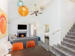 Feel the warmth of our stately stone fireplace, the distinctive style of specially selected antiques and floral bouquets. Die 10 Besten Hotels In Anaheim Usa Ab 56