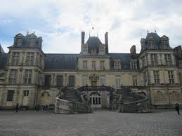 Située sur une éminence du grand vignoble castelpapal, à un kilomètre et demi du centre du village, à égale distance d'avignon et d'orange (12. How To Get From Paris To Chateau De Fontainebleau Travels With Erica