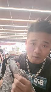 低調的最耐看，超級美的丹寧藍搭配上立體同色- EDWIN EDGE修身系列以SLIM FIT 與SKINNY  FIT為主的EDGE，採用高彈力的丹寧布料提升穿著時的舒適度與延展性，不會因為合身而感到不舒適無過多的裝飾，以專業的版型與水洗取勝，並加強細節的處理。 