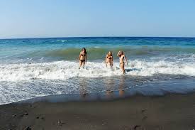 Saksfifthavenue.com has been visited by 100k+ users in the past month Greece Traveling Europe