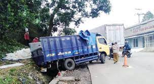 Hal tersebut dikonfirmasi langsung oleh sang manajer, putra. Truk Tepung Nyaris Terbalik Radarsukabumi Com