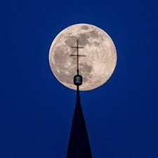 1.1.xy, dann wäre die zeit in deutschland 1:00 (mez) nachts am 1.1. Supermond Leuchtet So Seht Ihr Den Grossten Vollmond Des Jahres Nrw