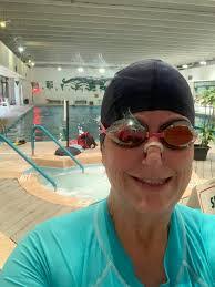 Kristin Batchelor's Instagram, Twitter & Facebook