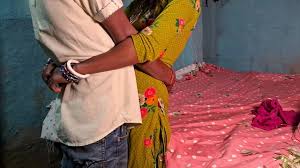 Desi sexy wife hard fuck pussy and fucked her saree - XNXX.COM