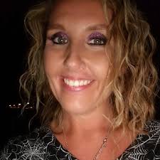 Is there a terrible odor or sewage smell at Eagle Beach in Aruba?