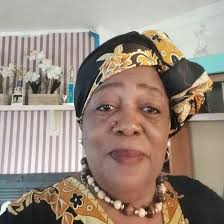 Plantation Bell at Thornhill plantation, Greene County, Alabama 1934 📸Alex  Bush The enslave houses looked like a small town and there was grist mills  for corn, cotton gin, shoe shops, tanning yards,