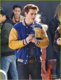 His team number was number nine, given to him by coach clayton. Riverdale Jacke Kj Apa Archie Andrews Letterman Blau Bomber Varsity Jacke Ebay