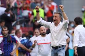 I saw luis enrique score a really nice goal in istanbul. Wgxm1t Yre Bm