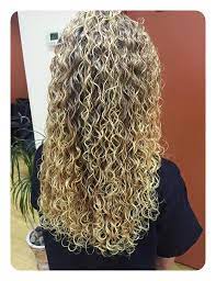 Perm Hairstyles That Are A Modern Inspiration Hairstyle Woman Dauerwellen Lange Haare Haarschnitt Lange Haare Lange Haare