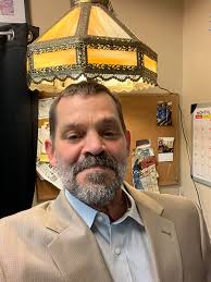 Deputy helps man tie his tie for court