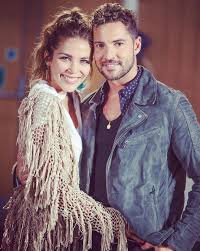 Dos vestidos en uno, la elección nupcial de rosanna zanetti. Bisbal Y Rosanna Se Casan En Secreto Y Publican Una Romantica Foto De La Boda