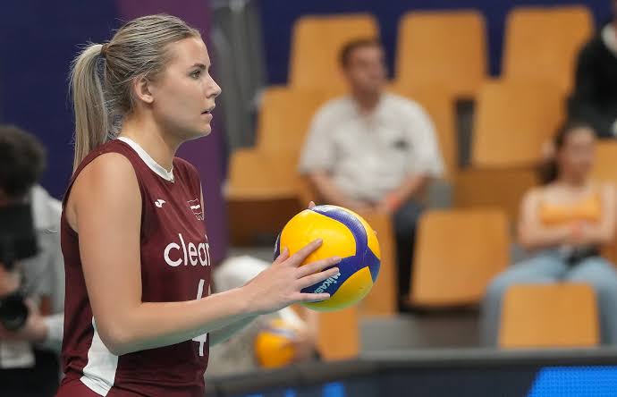 Latvijas volejboliste Levinska noslēgusi savu pirmo profesionālo līgumu |  tv3.lv
