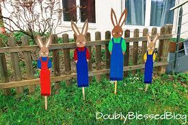 Nester bauen auf der wiese, unterm teppich. Vglz89y0xufhjm